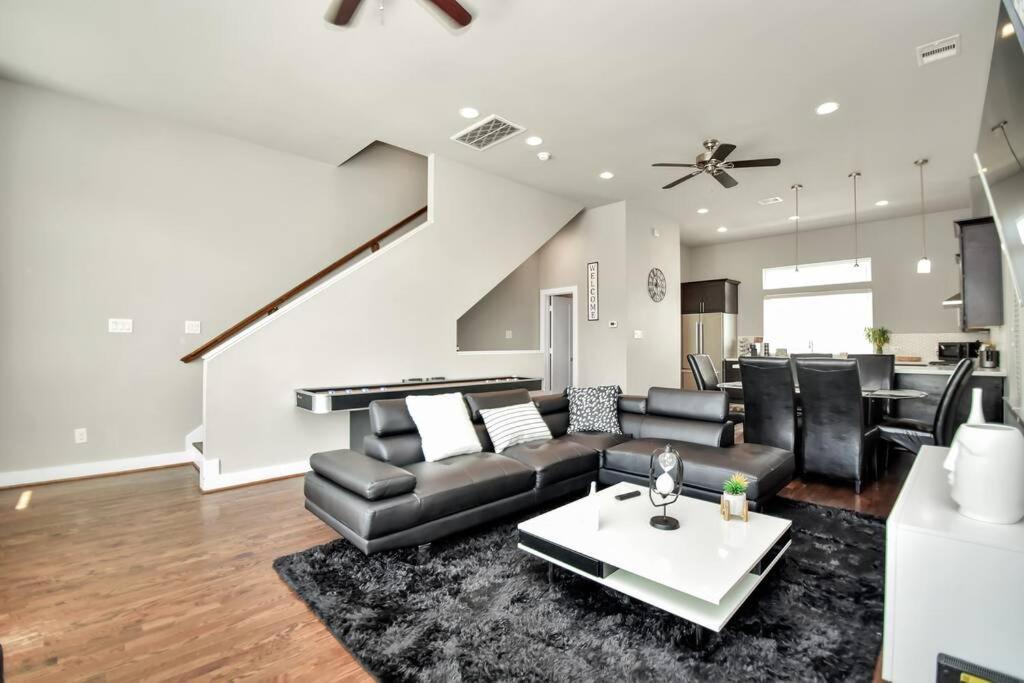 Amazing Rooftop! Downtown Skyline Views!!! Sleeps 15 Хюстън Екстериор снимка