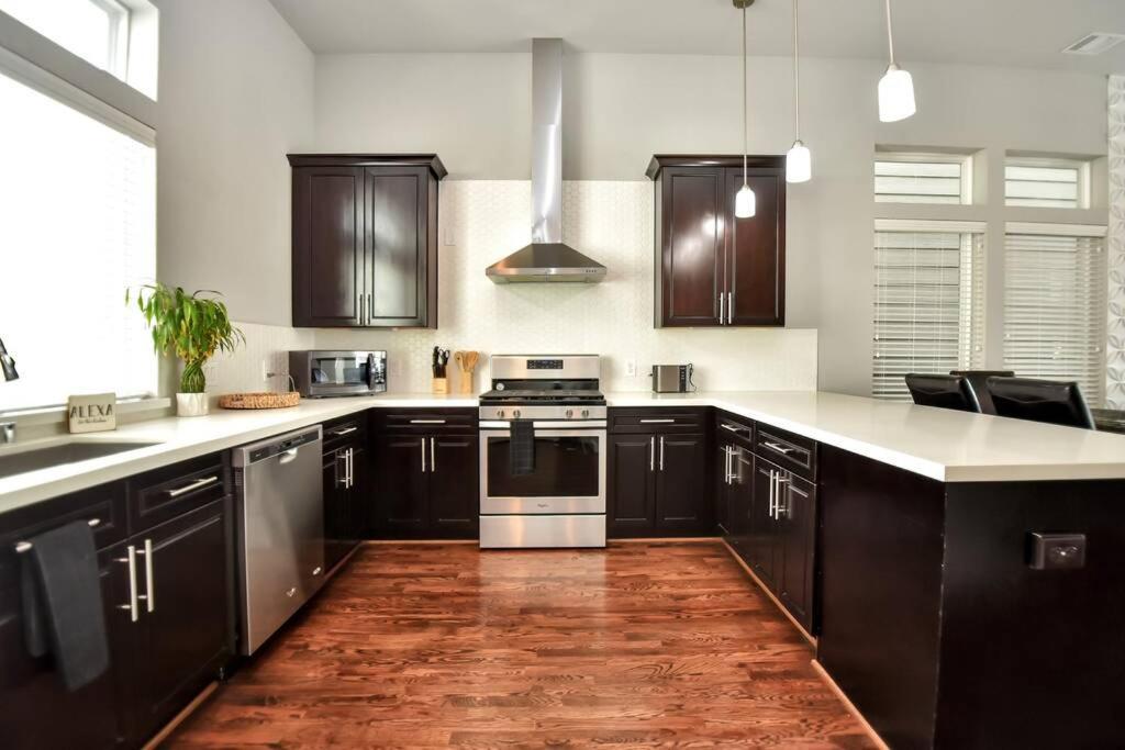 Amazing Rooftop! Downtown Skyline Views!!! Sleeps 15 Хюстън Екстериор снимка