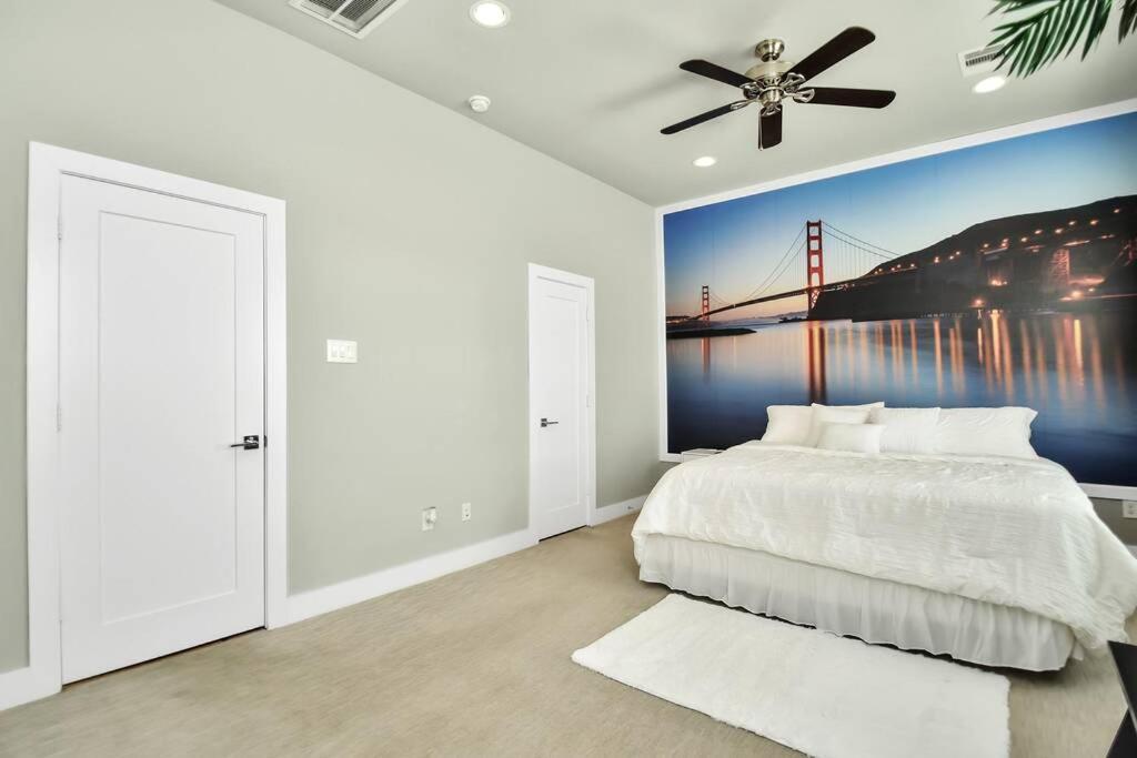 Amazing Rooftop! Downtown Skyline Views!!! Sleeps 15 Хюстън Екстериор снимка