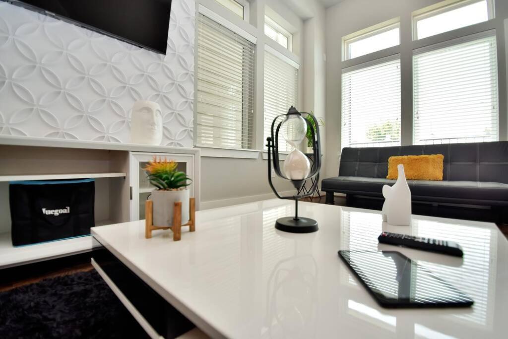 Amazing Rooftop! Downtown Skyline Views!!! Sleeps 15 Хюстън Екстериор снимка